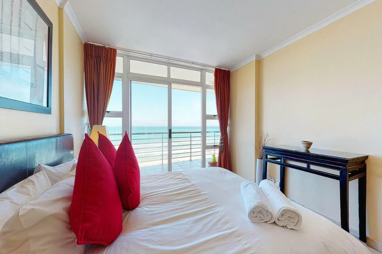 The Waves Crest, Bloubergstrand Cape Town Apartment