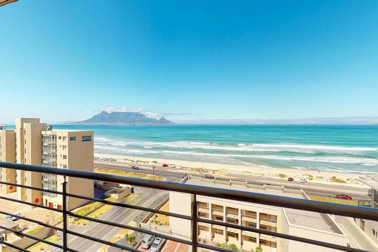 The Waves Crest, Bloubergstrand location