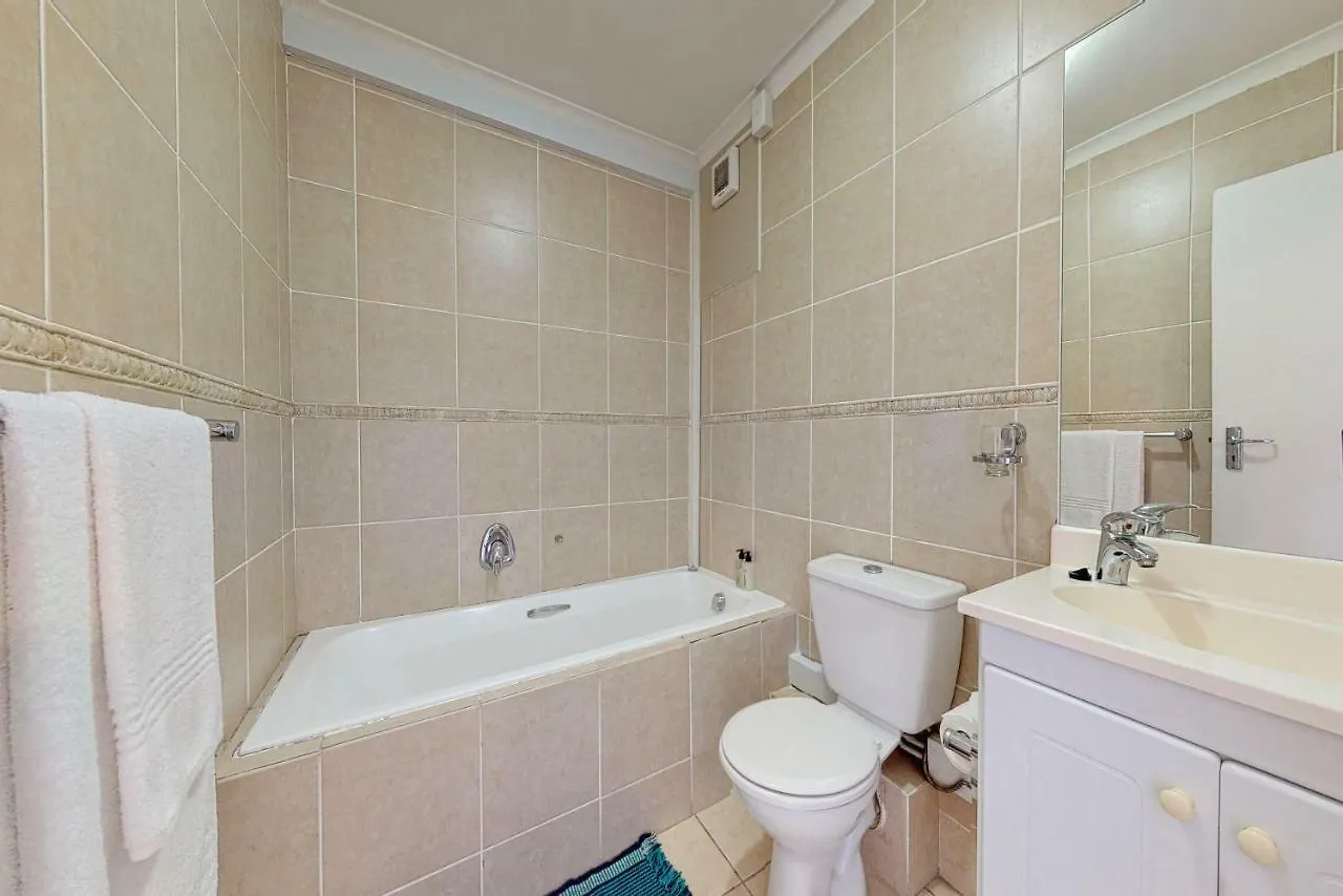 Apartment The Waves Crest, Bloubergstrand Cape Town